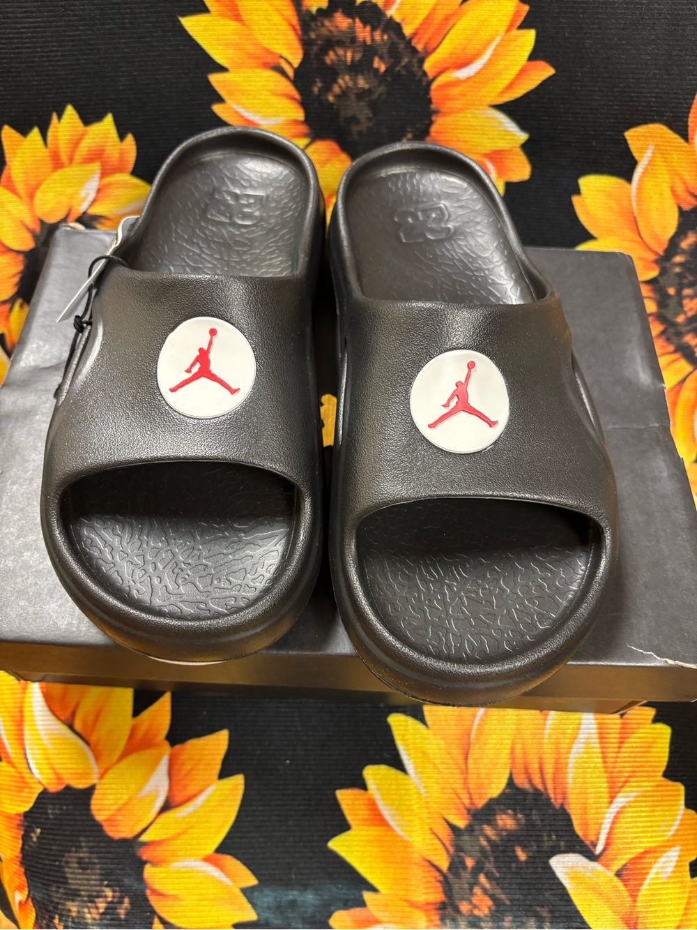 Men’s NWT Jordan slides Sz 7Y